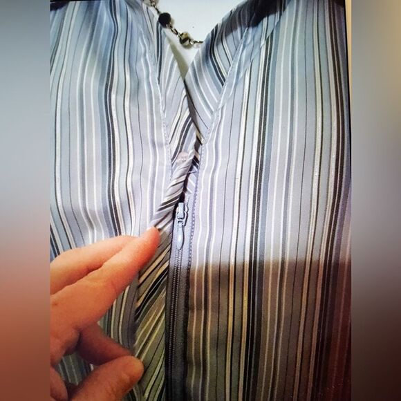 #195 DCC Woman Plus Blue Striped Zip Front 1/2 Sleeve Collared Blouse - Picture 6 of 7